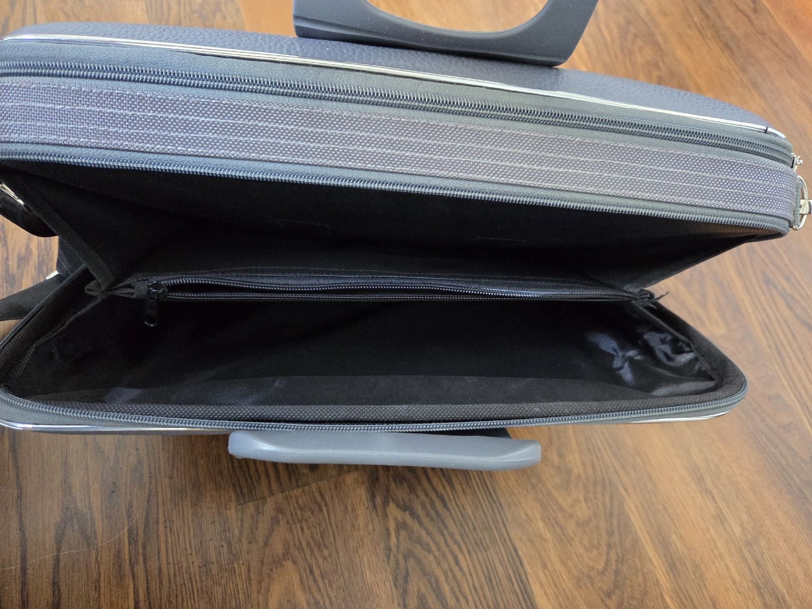 Valigie & Borse: Graue Businesstasche / Laptoptasche mit Tragegurt – Nuovo (secondo la descrizione) da Gebenstorf venduto da pryt5412 3
