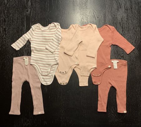 Baby Set Bodys und Hosen Minimalism Grösse 1-6 Monate