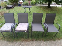 Gartenset Tisch mit 4 Stühlen grau guter Zustand