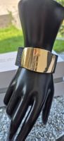 Bracciale pelle nero con fibbia dorata