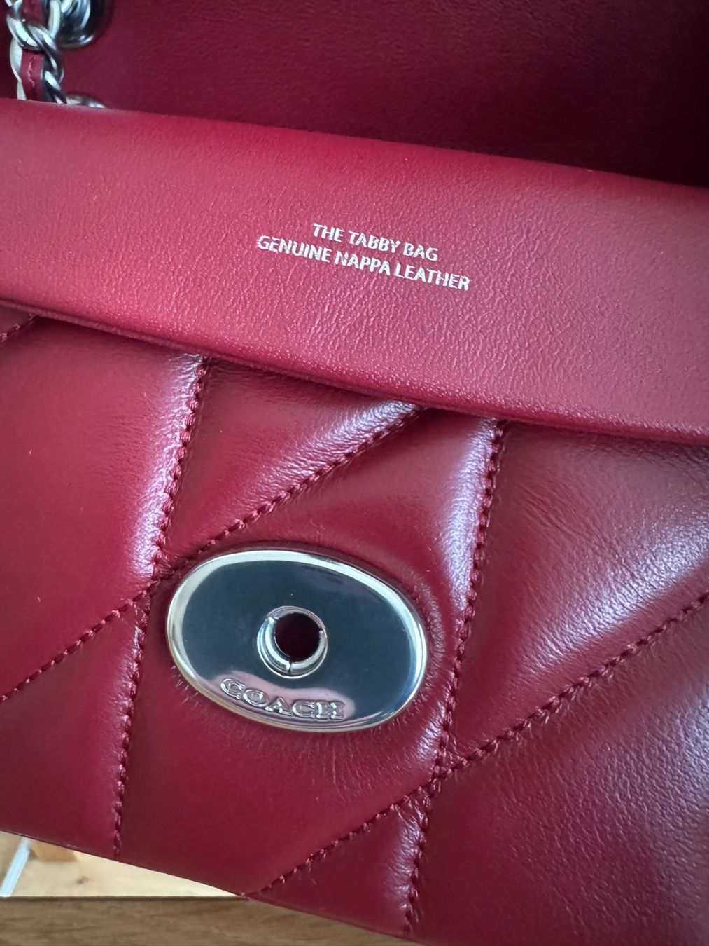 Coach Taschen für Damen: COACH red quilted tabby shoulder bag with silver hardware – Neu (gemäss Beschreibung) aus Zürich von sel_w5sd 6