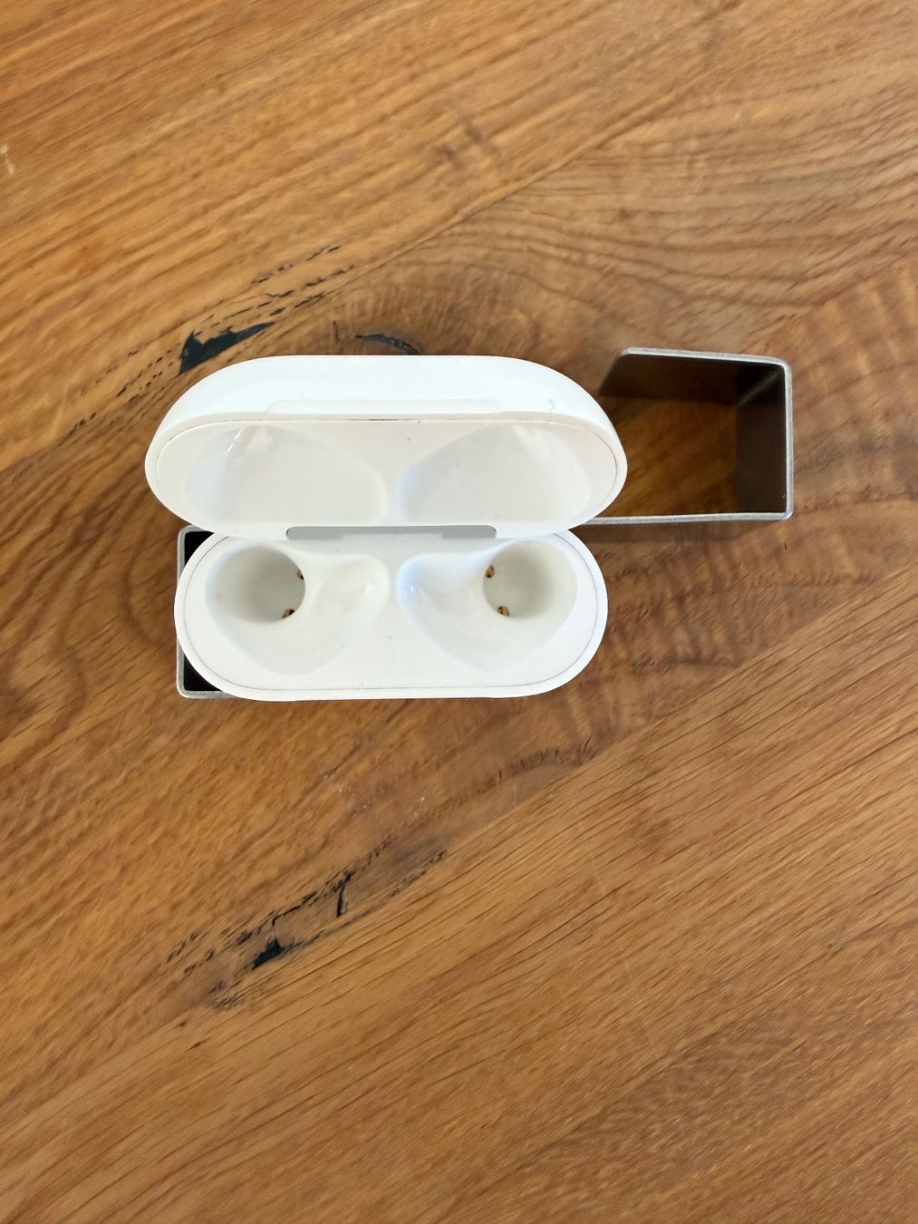 Apple Cuffie: APPLE AirPods 4 Charging Case ANC – Usato da Lausanne venduto da Nine1982 1