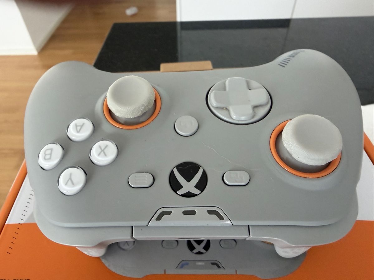 Controller: Scuf Valor Pro Wireless Controller Xbox/pc grau gebraucht – Nuovo (secondo la descrizione) da Herzogenbuchsee venduto da fab_y5n7 4