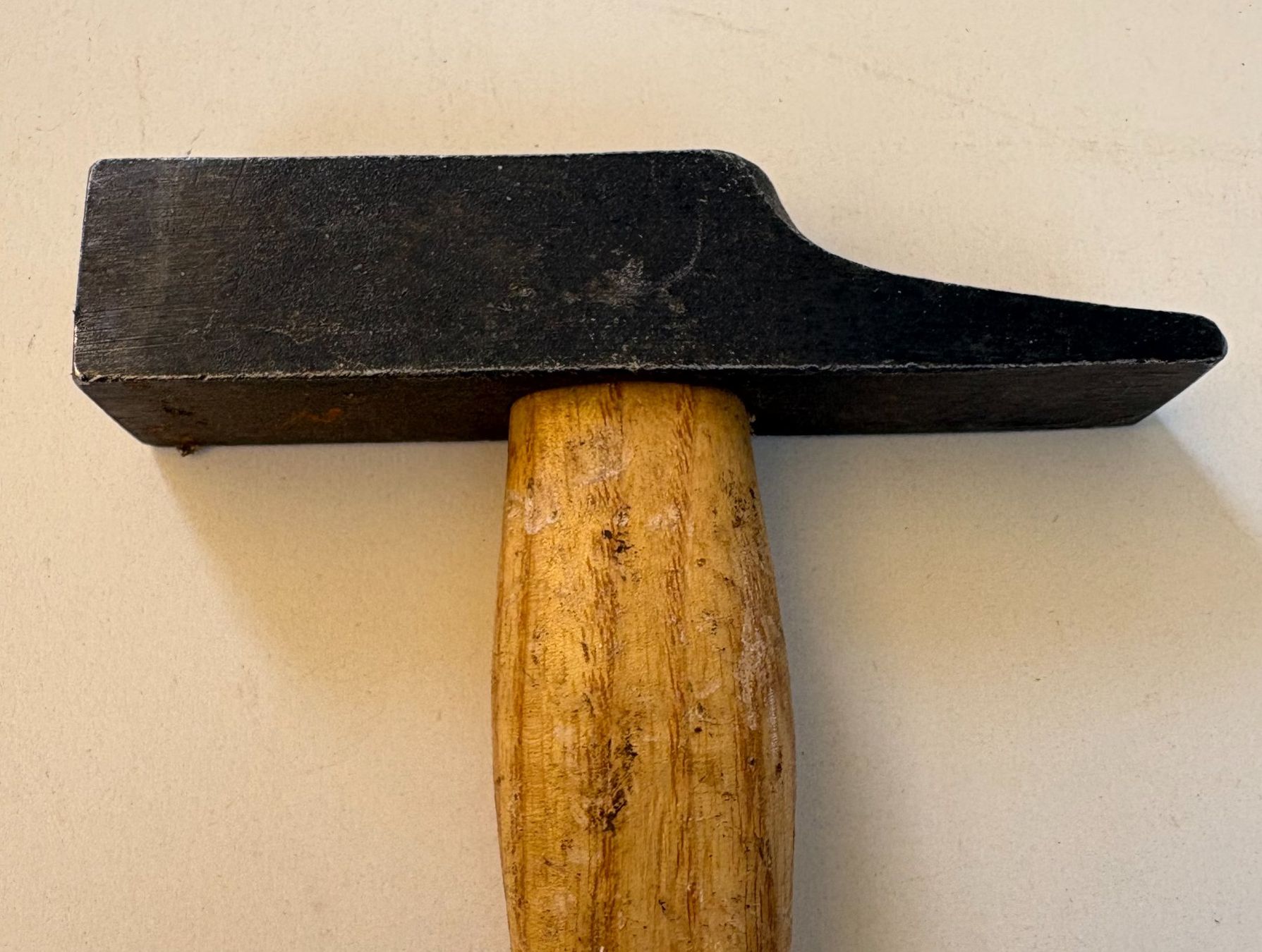Tutti gli attrezzi: VINTAGE HAMMER MIT PUNZEN – Usato da Ostermundigen venduto da wini63 1