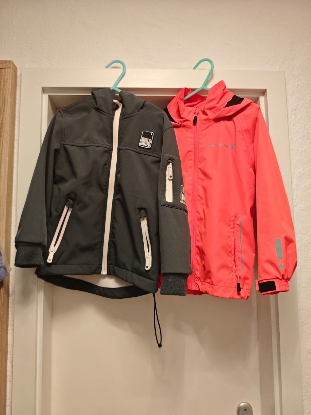 Giacche & Cappotti: Softshell und Regenjacke Gr. 110- 116 – Usato da Schwaderloch venduto da jas_jwg6