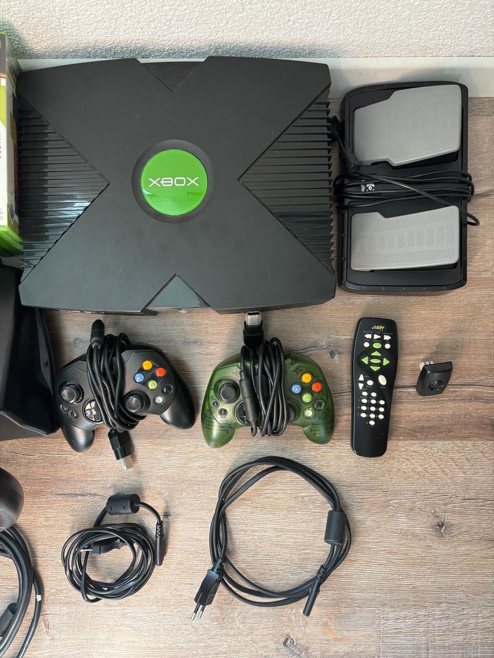 Microsoft Console: Microsoft Xbox Konsole mit Lenkrad, Controller und Spielen – Usato da Wangen an der Aare venduto da Manumech 2