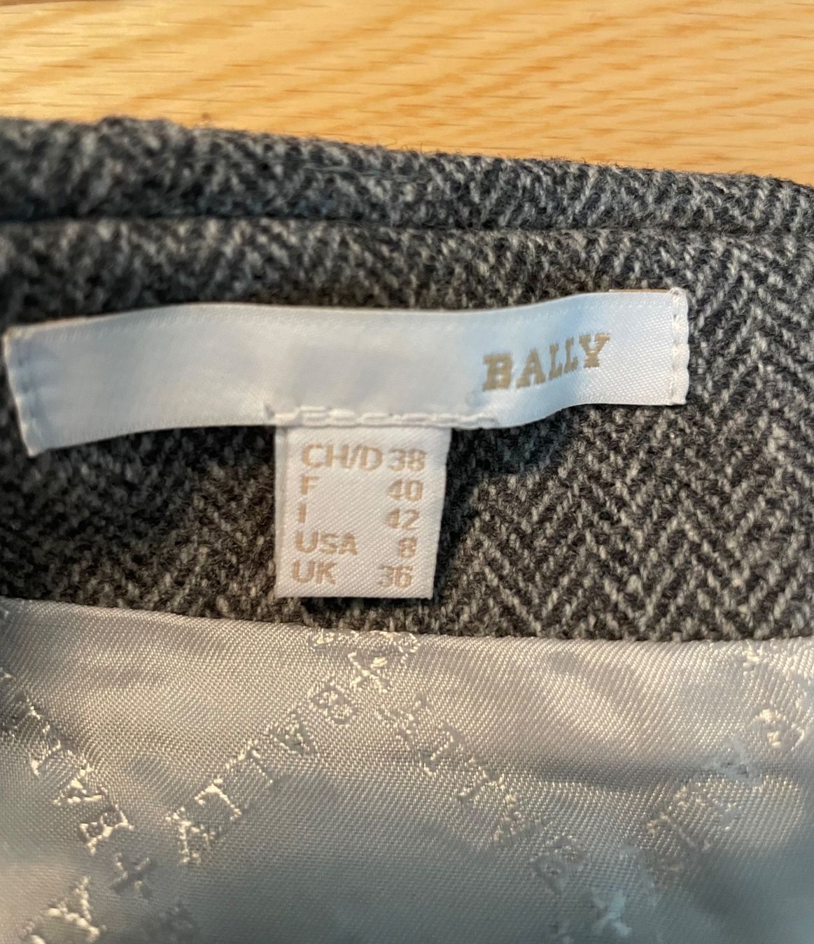 Bally Gonne: Wollrock BALLY – Usato da Richterswil venduto da IrynaL 5