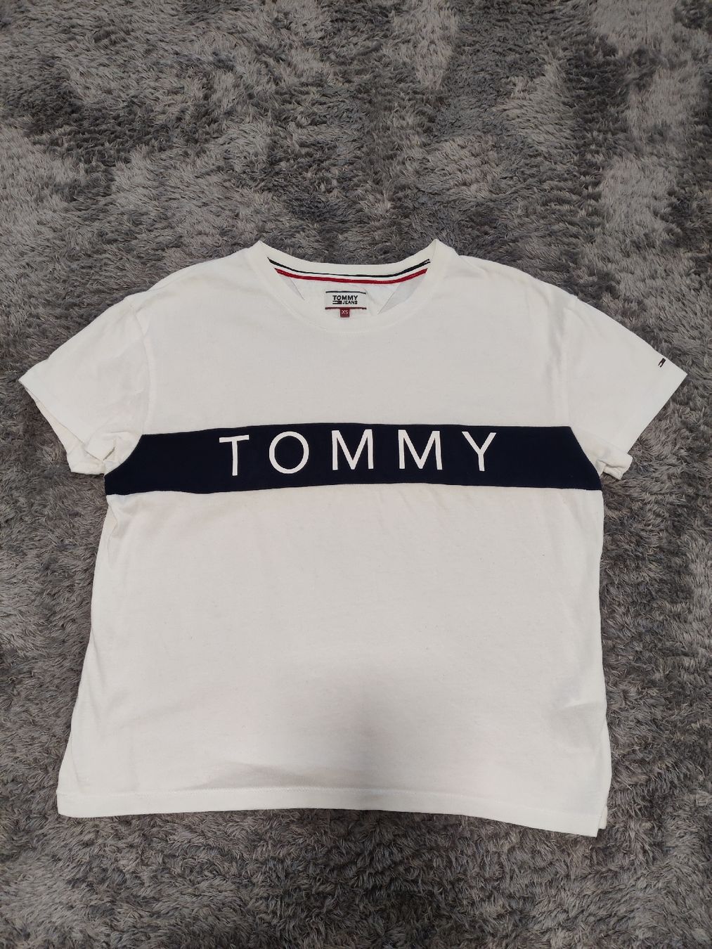 Tommy Hilfiger T-Shirts: Tommy Hilfiger T-Shirt – Gebraucht aus Pieterlen von Saemelili