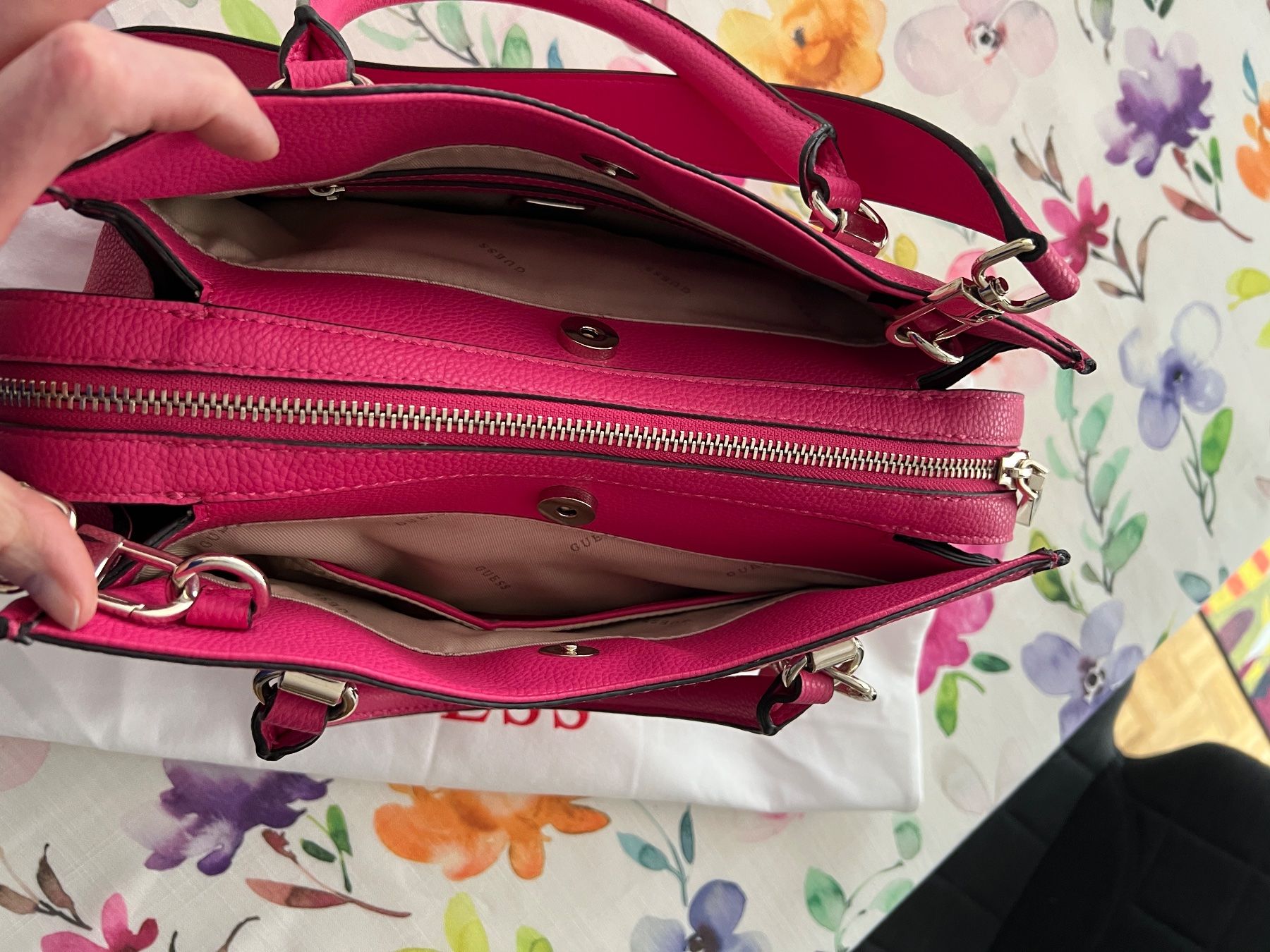 Guess Borse da donna: Sac à main Guess rose vif – Nuovo (secondo la descrizione) da Bernex venduto da isa_c5fr 2