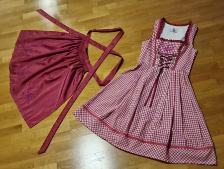 Bergweiss Trachten - hübsches Dirndl mit bestickter Schürze