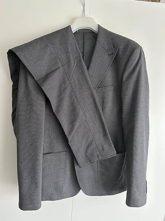 Costumes, combinaisons de sport et fonctionnelles: Anzug  – D'occasion à Baar par dan_88gy
