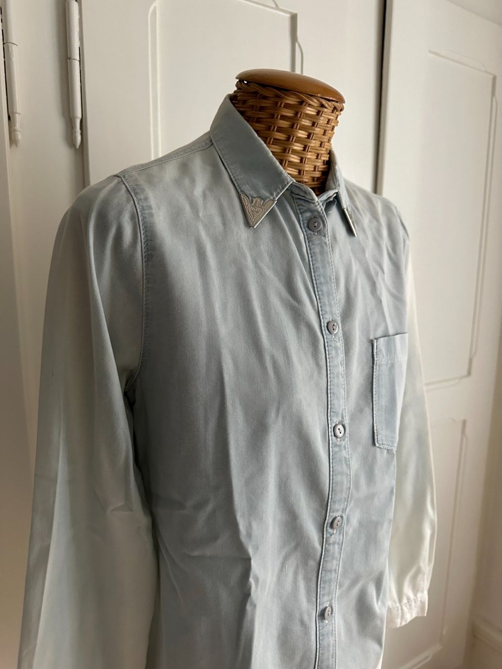 Topshop Camicette: TOPSHOP - Jeansbluse hellblau leicht 36 – Usato da Zürich venduto da Diazaio 1