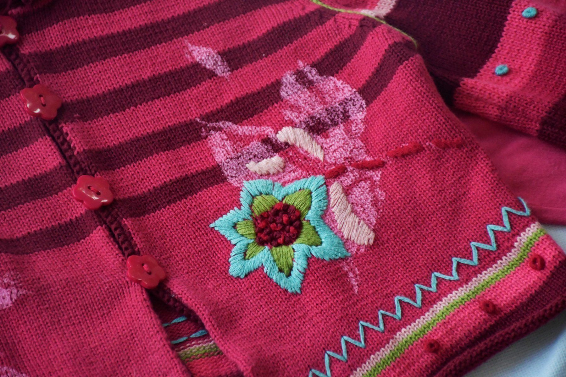 Altro abbigliamento per bambina: Weste , Tshirt von Catimini gr.128 – Usato da Nuglar venduto da Korsika2 2