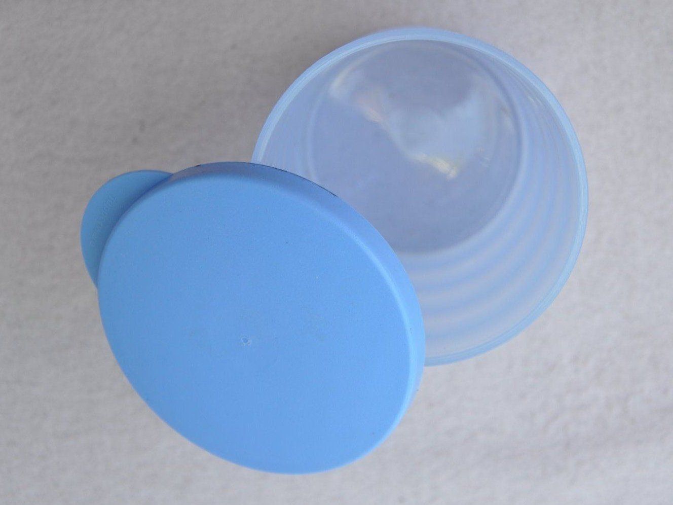 Tupperware Tazze: Tupperware tasse avec couvercle - Trinkbecher – Usato da Fully venduto da Minouchka 1