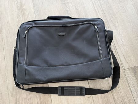 Laptoptasche schwarz Marke Dicota mit leichten Gebrauchsspur