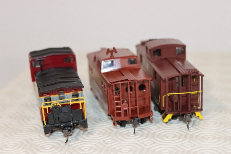 Modelleisenbahnen: 3 US Caboose ( 542 ) – Gebraucht aus Kerzers von Winu64 4