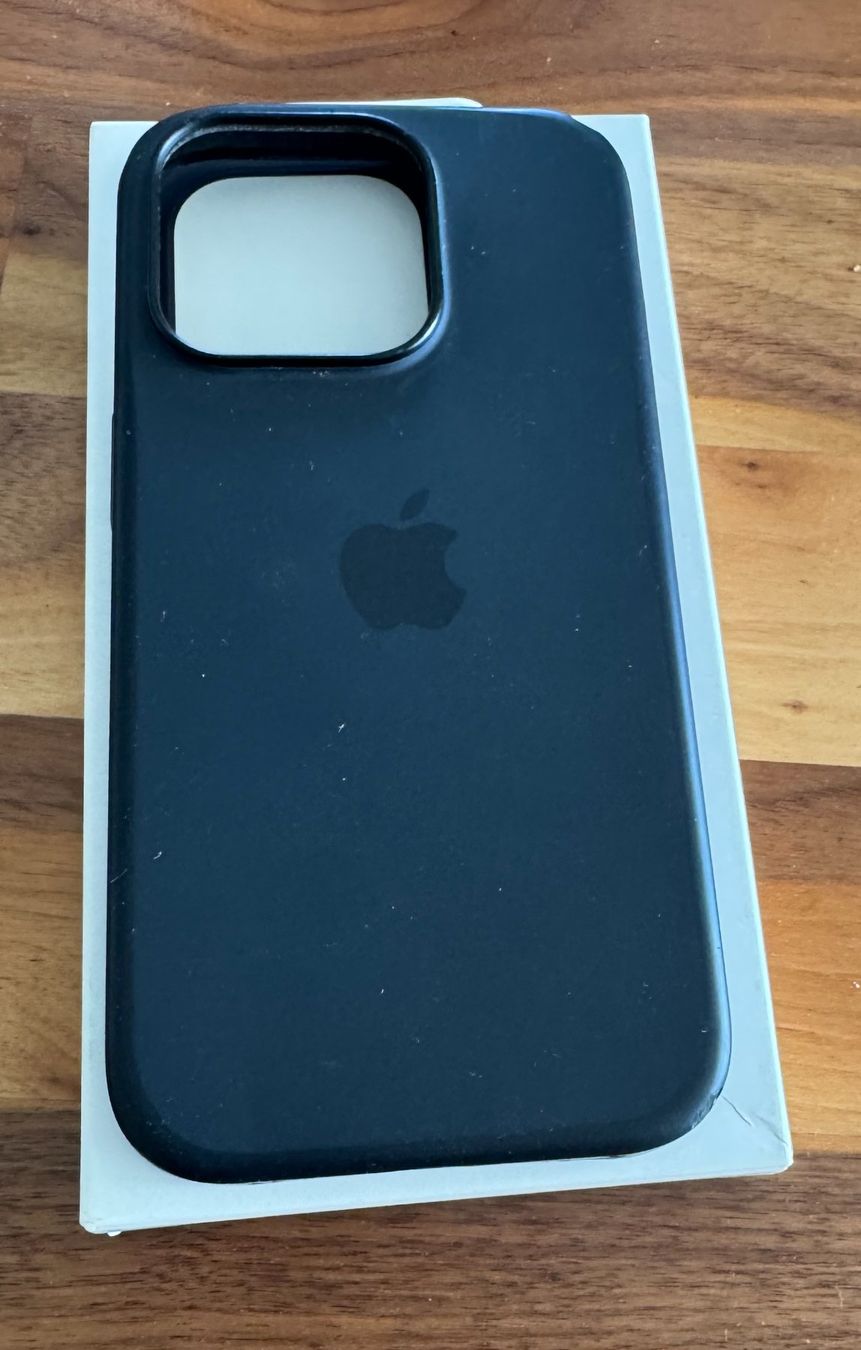 Apple Cover & Protezioni schermo: Apple Silikon Case mit MagSafe – Usato da Dübendorf venduto da FineDeals 1