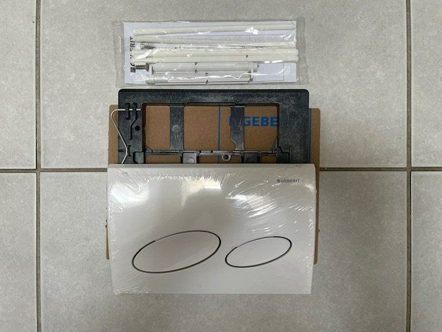 WC: Abdeckplatte Geberit – Nuovo e nell'imballaggio originale da Stäfa venduto da Indi59