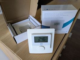 eQ-3 HmIP-WTH-2 Wandthermostat inklusive Tischaufsteller