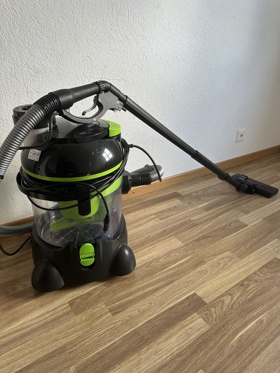 Aspirateurs & Accessoires: Staubsauger – D'occasion à Biel/Bienne par lul_b6yy 3