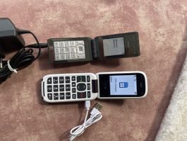 Zwei Stück Handy inklusive Lgerät