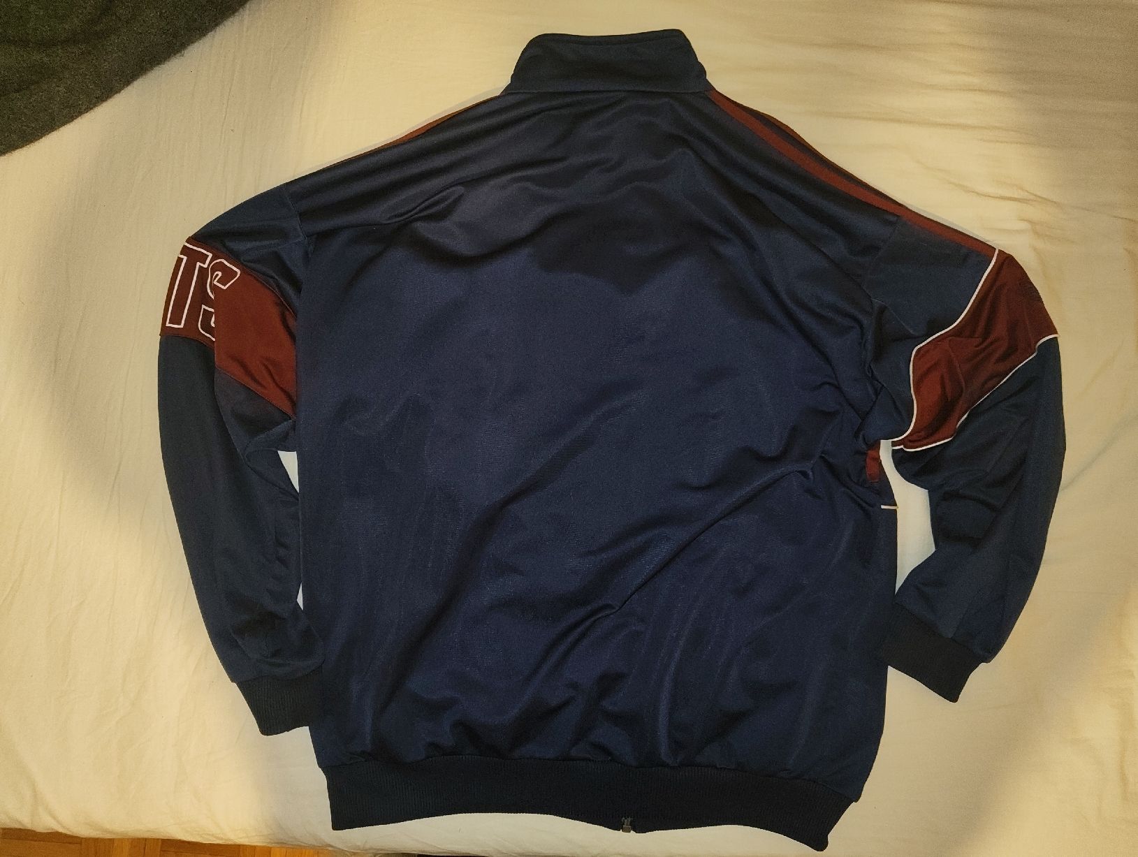 Adidas Vestes: Adidas jacket  – D'occasion à Marly par Punisher1868 1