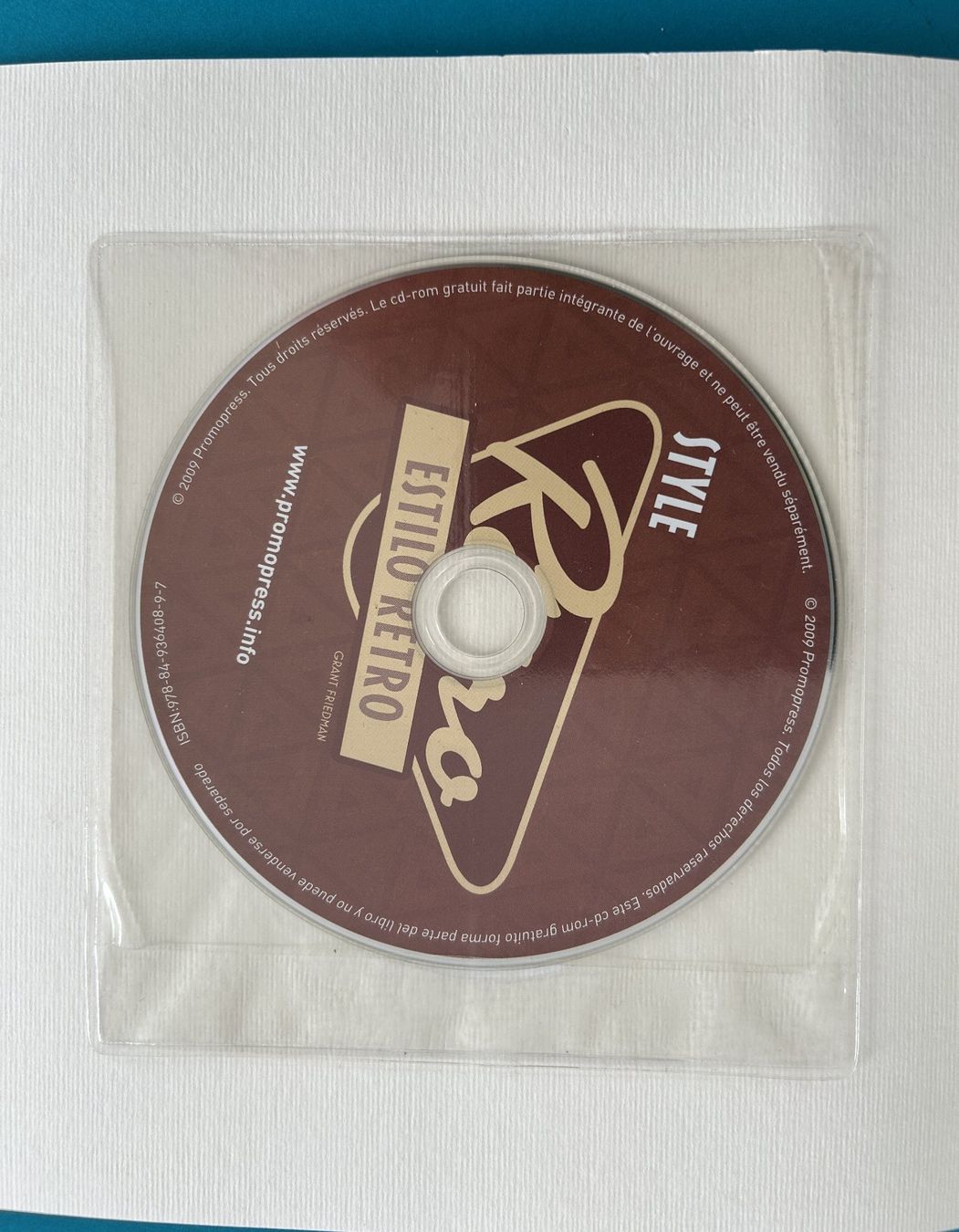 Libri: RETRO STYLE GRAPHICS mit GRATIS CD – Usato da Zürich venduto da Domus09 8