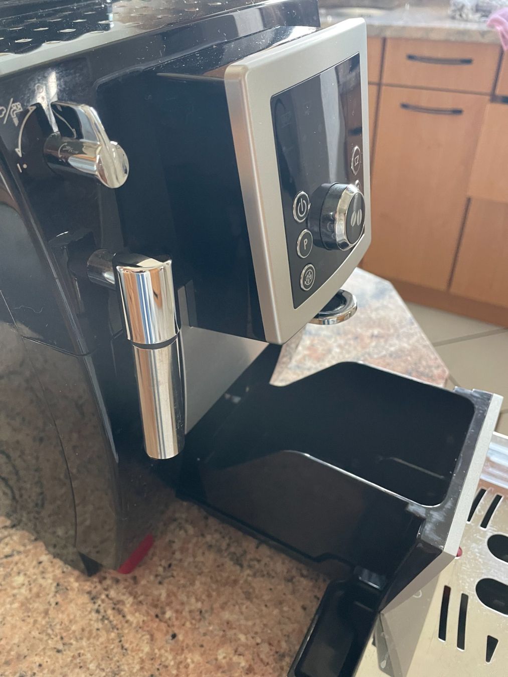 De'Longhi Macchine per caffè & Macchine per espresso: DeLonghi Kaffeevollautomat – Usato da Niederuzwil venduto da chaefer013 3