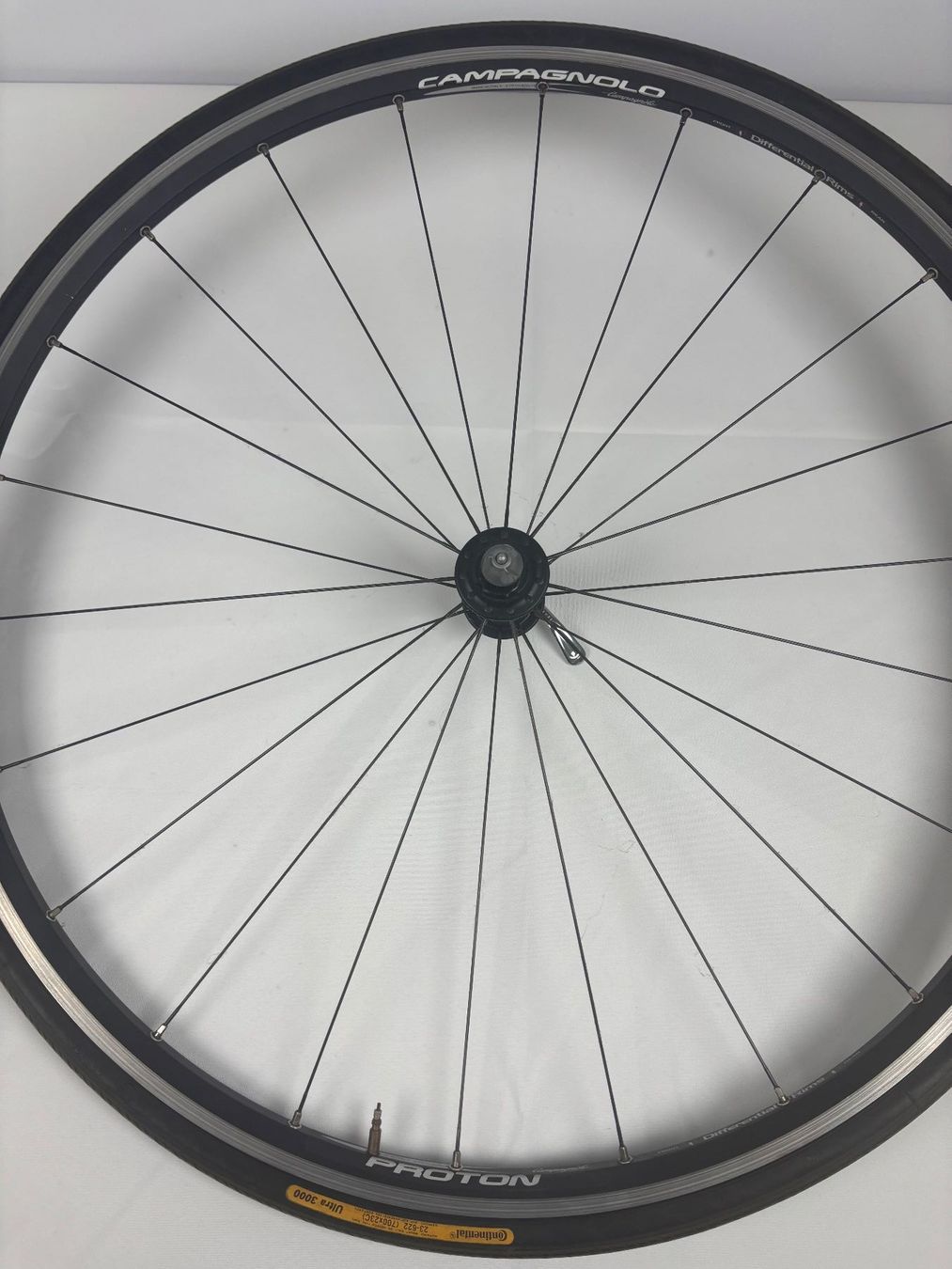 Campagnolo Pneumatici & Ruote complete: Fahrrad Renn Rad – Usato da Wettingen venduto da Wendemarket