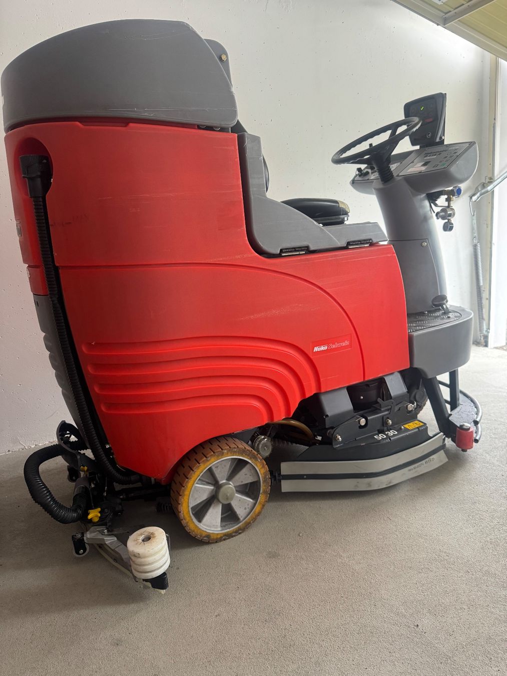 Tutte le macchine: Hako Scrubmaster B115R Scheuersaugma( taski Wetrok cleanfix) – Usato da Brugg venduto da Vwtiguan1-