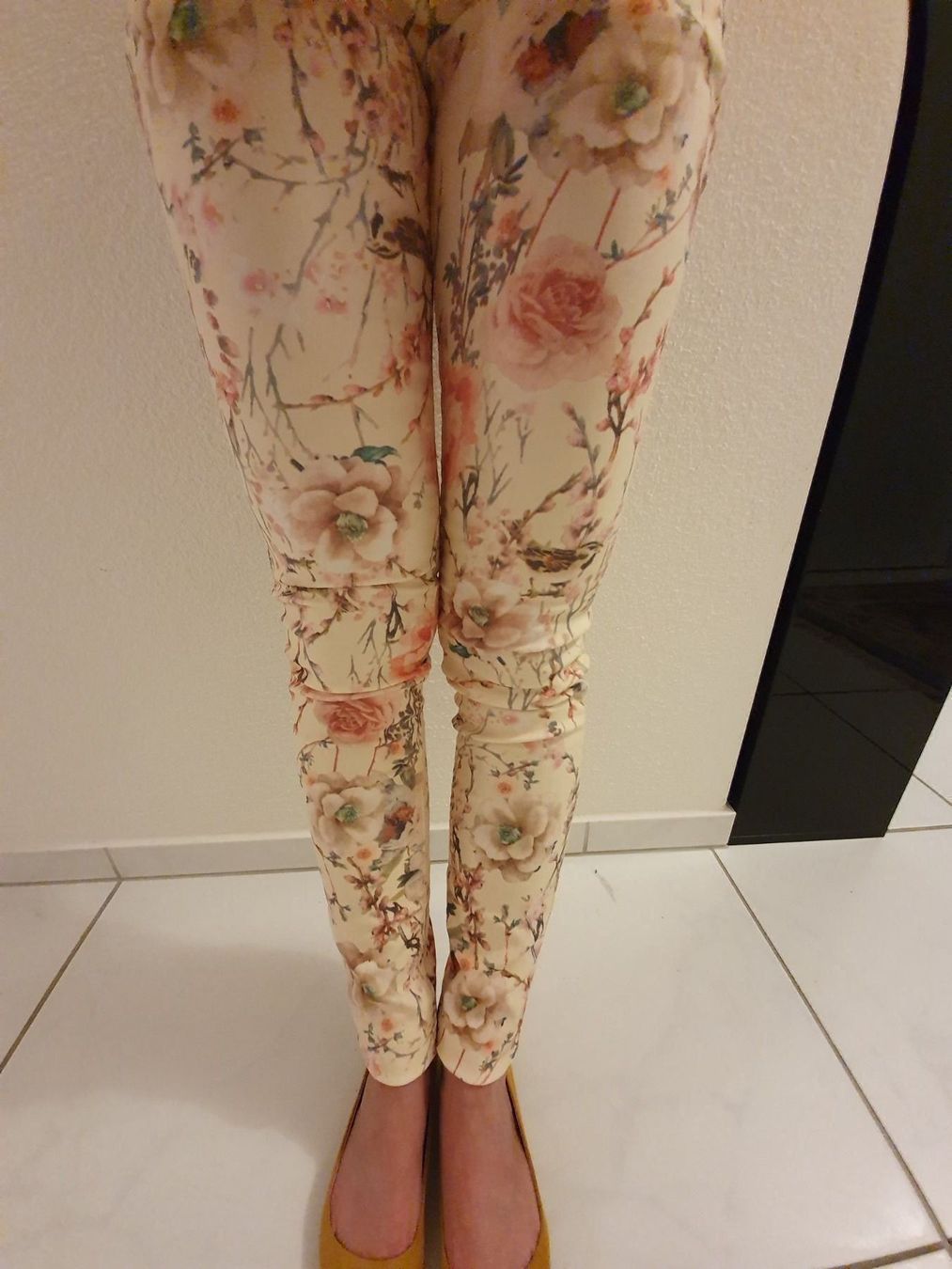 Jeans: Neue Blumenjeans Grösse XS/S – Neu und originalverpackt aus Beinwil (Freiamt) von LordS.09