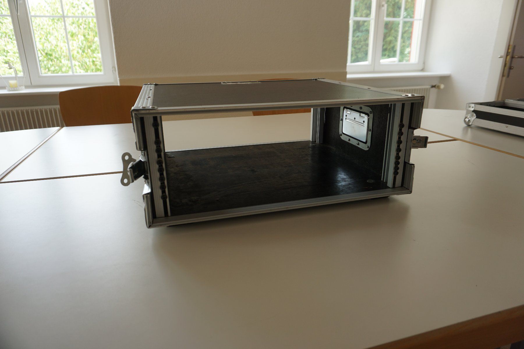 Supporti a parete: Portables 19'' Rack – Usato da Gächlingen venduto da Samuel-Hafen 1