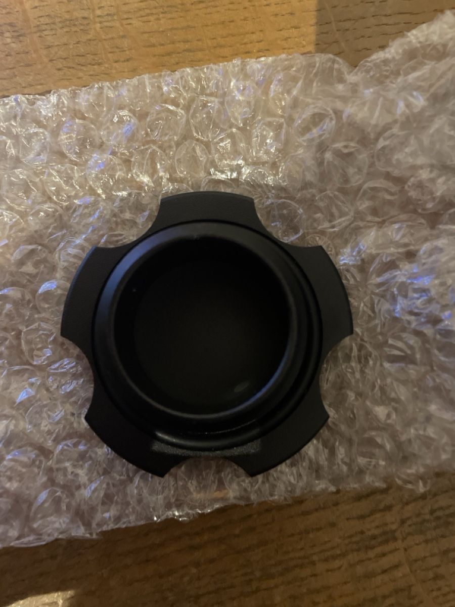 Tutti pezzi di ricambio auto: Öldeckel zu Subaru Impreza WRX STI – Nuovo e nell'imballaggio originale da Sax venduto da 17u_lq8l 1