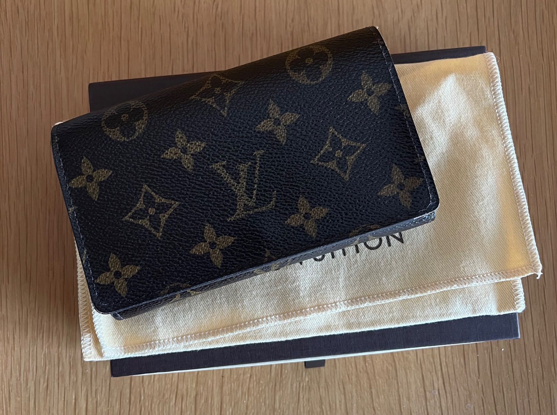 Louis Vuitton Portamonete: LOUIS VUITTON PORTEMONNAIE TRÉSOR MONOGRAM – Usato da Zollikon venduto da Svch