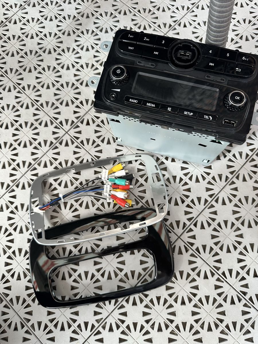 Smart Toutes les pièces auto: Smart 453  Audio System Autoradio – D'occasion à Seuzach par Kingman11 2