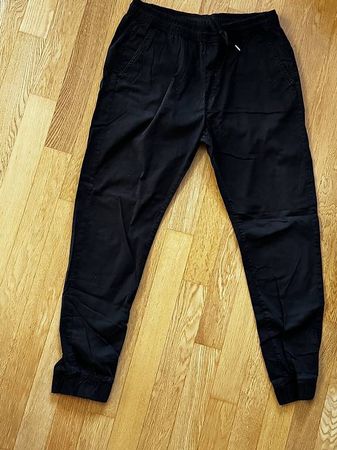 Schwarze Hose