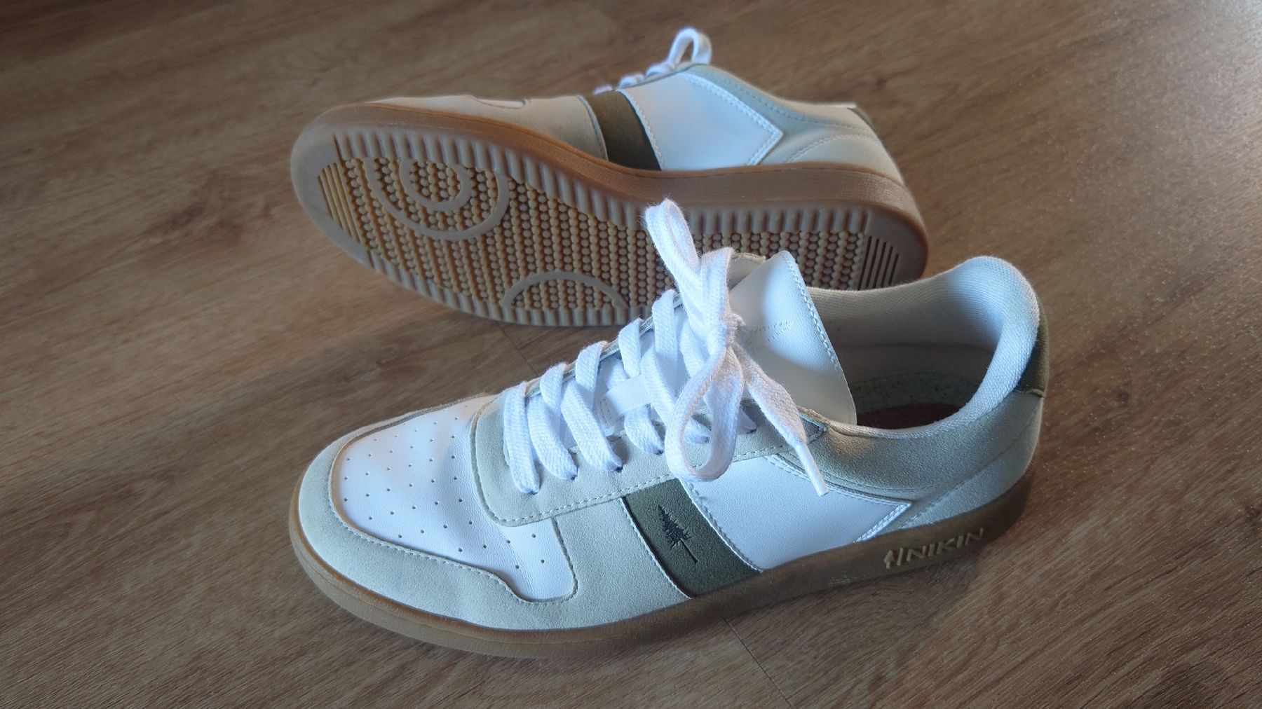 Nikin Scarpe da donna: Nikin Sneaker, Gr. 40, beige/grün – Usato da Neuenkirch venduto da PreppieSunshine