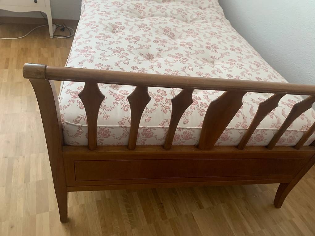 Betten: Antikes Bett aus Holz  – Gebraucht aus Langenthal von bar_2znq 1