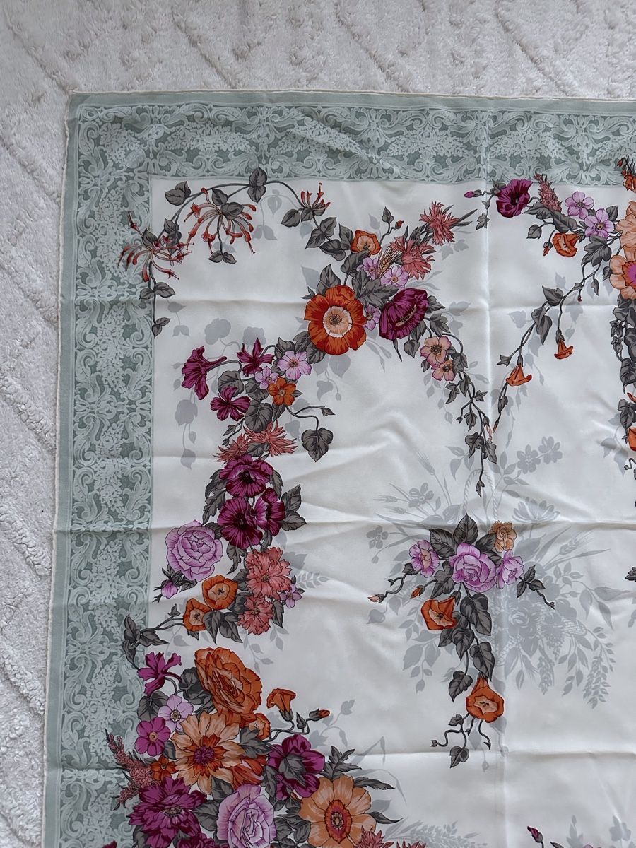 Dior Foulard & Sciarpe: Christian Dior Seidentuch Blumenmuster – Usato da Zollikon venduto da pan_8jtm 5