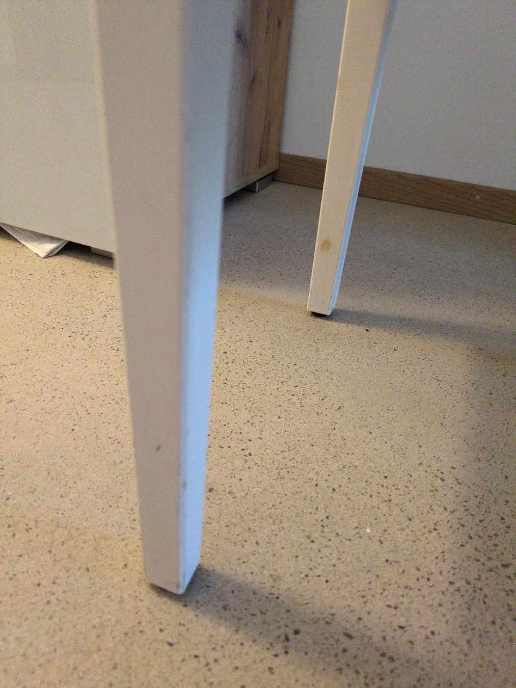 Ikea Comodini: Ikea Hemnes Nachttisch  – Usato da Zürich venduto da GiuliaBattista 3