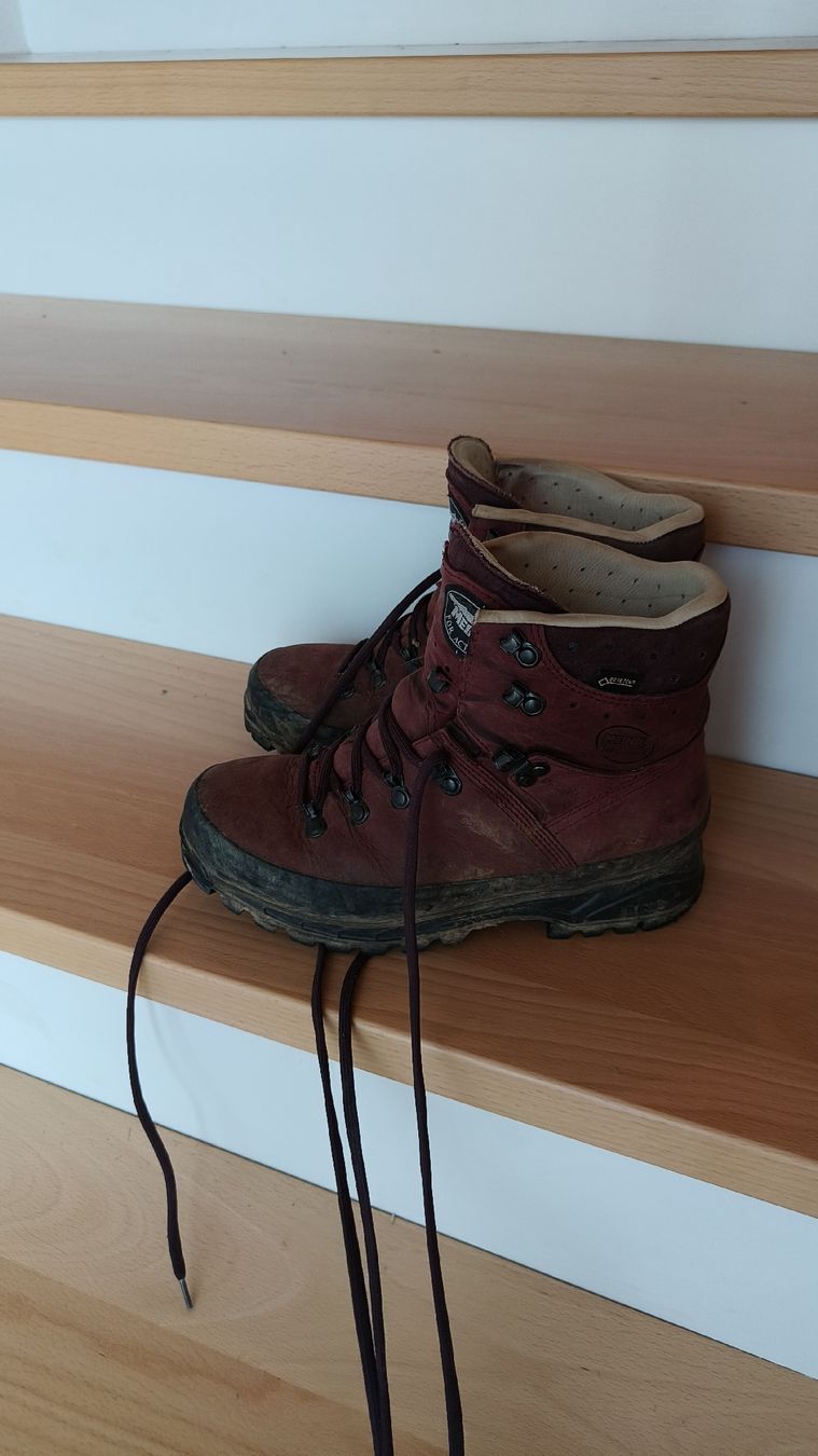 Meindl Scarpe da donna: Chaussures de randonnée Meindl gore-tex taille 40 – Usato da Enney venduto da sarasli