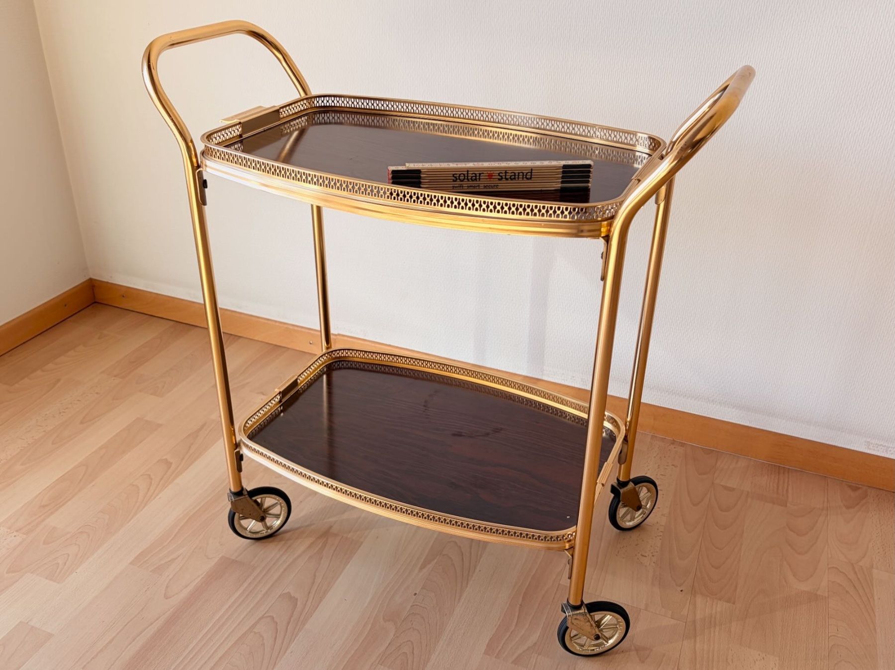 Carrelli di servizio: 🟢   Servierwagen - Messing – Usato da Zürich venduto da trashtussi