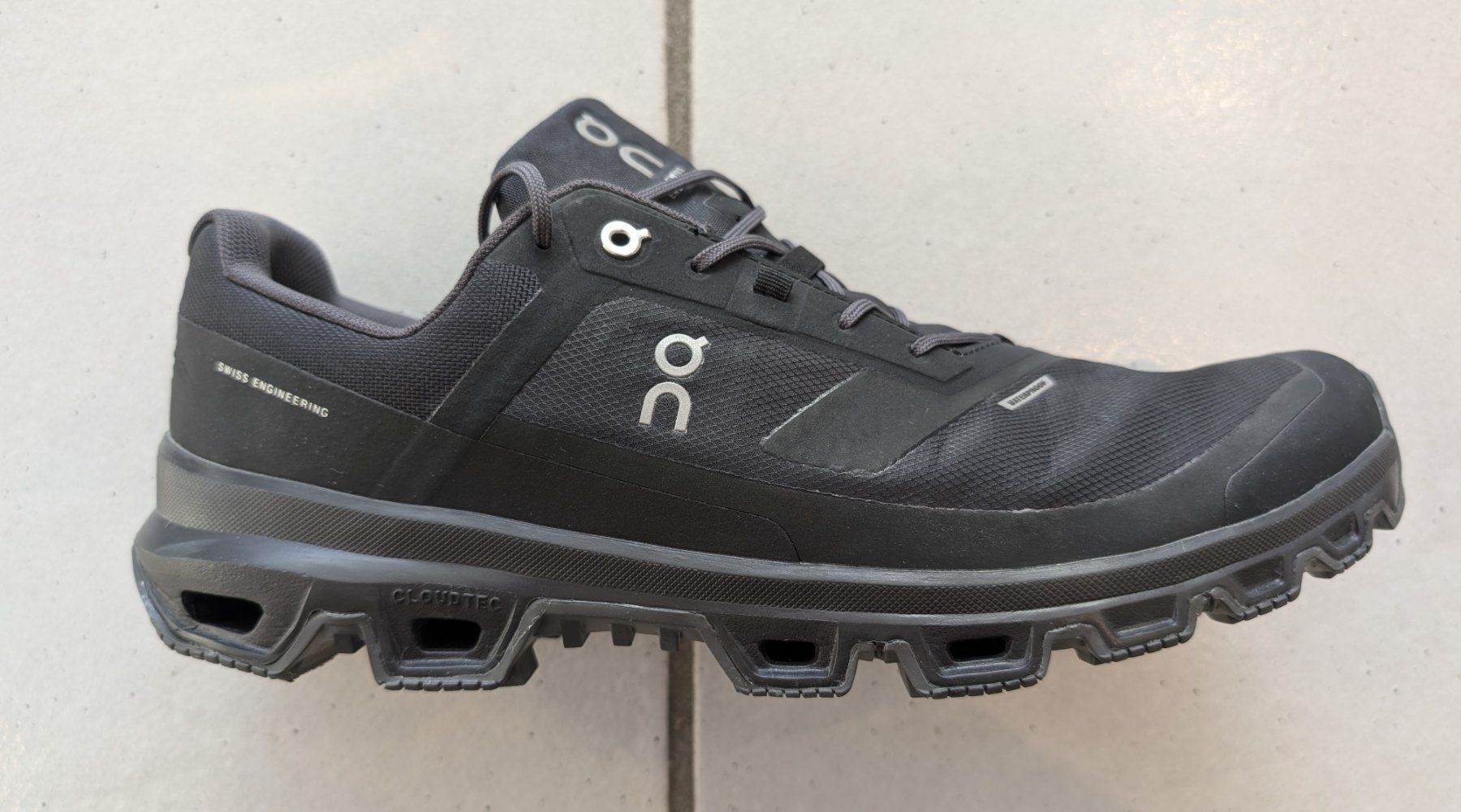 On Scarpe da uomo: On Cloudventure Waterproof Neuwertig, Gr. 47.5 – Nuovo (secondo la descrizione) da Zug venduto da AlphaCentauri 4