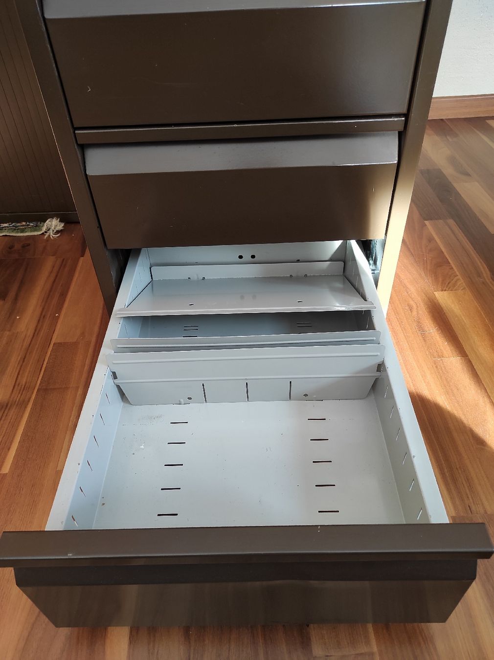 Lista Armadi: Schubladenblock LISTA braun gebraucht – Usato da Bottighofen venduto da Thinnin 1
