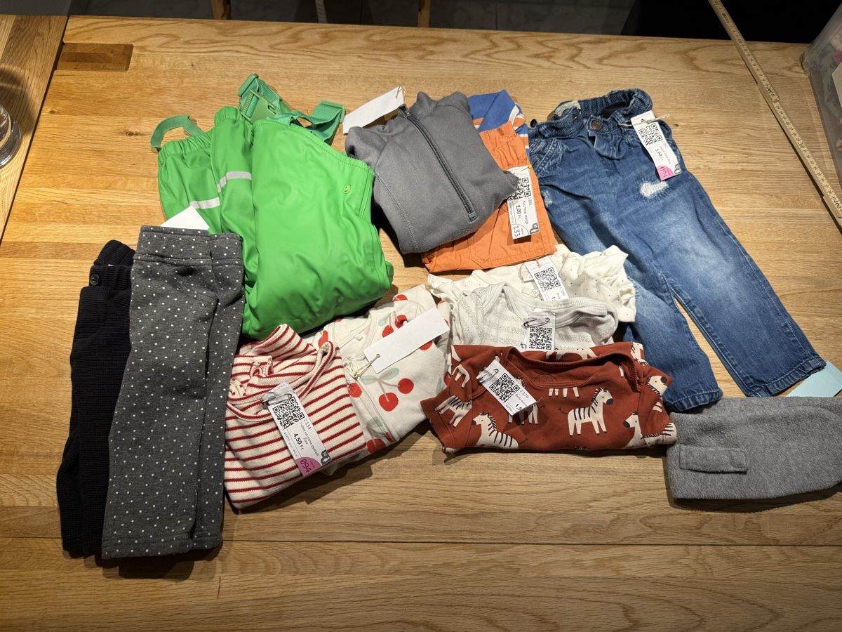 Lotti & Set di vestiti: Kleiderpaket Gr.86/92 – Usato da Sirnach venduto da sbe_pf8v