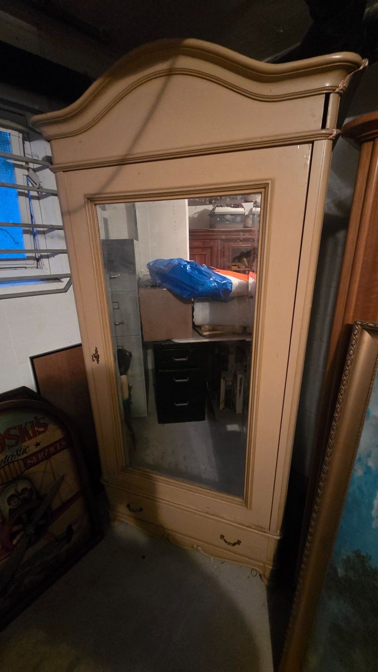 Armoires: Schrank mit Spiegel, antik – D'occasion à Regensdorf par Beeker