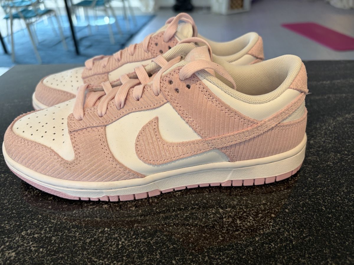 Nike Scarpe da donna: Nike dunk rose velours Sneaker 38.5 – Usato da Eglisau venduto da pebblebeach 2