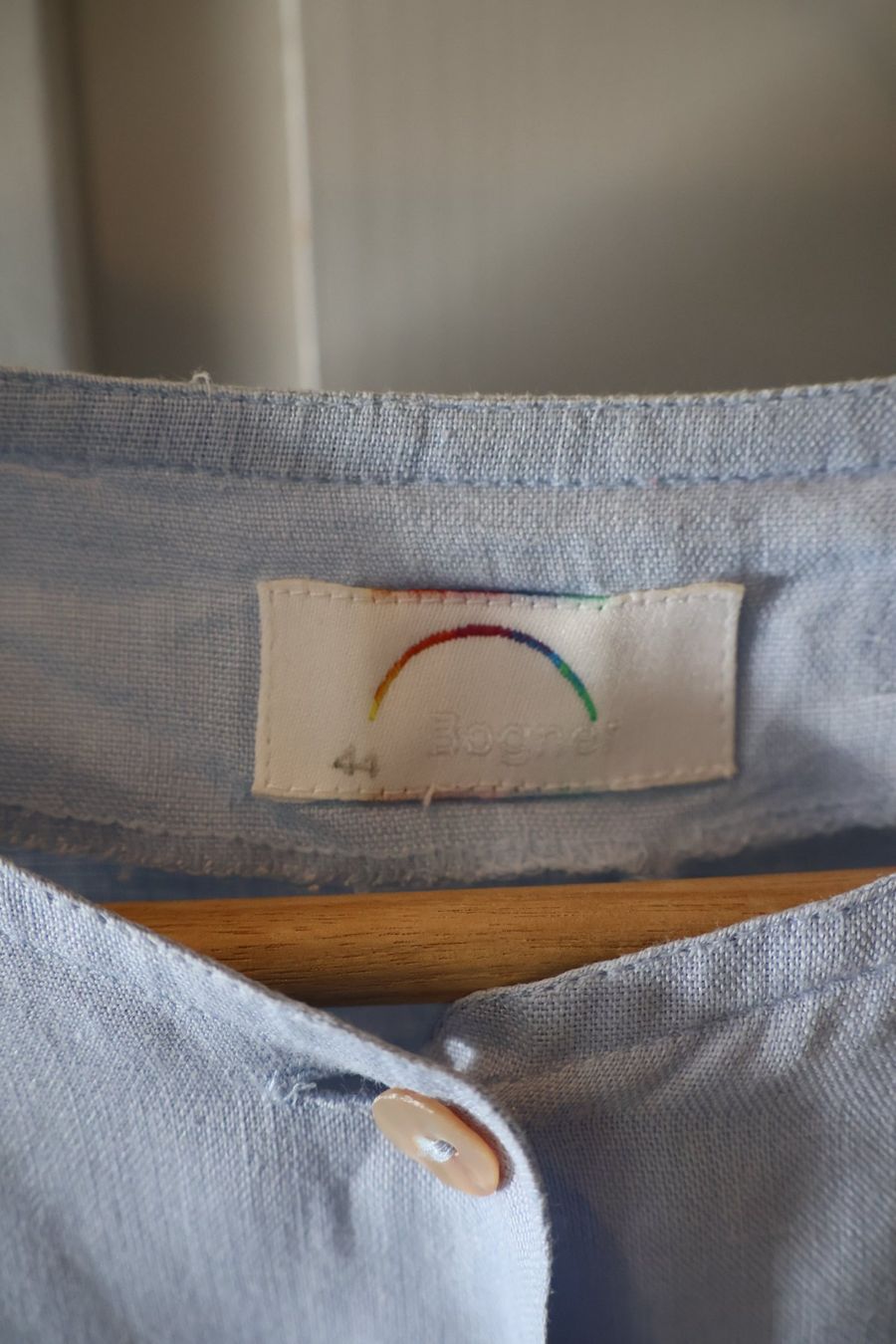 Bogner Camicette: Hellblaue Vintage Bogner Leinenbluse – Usato da Winterthur venduto da jul_v9wx 3