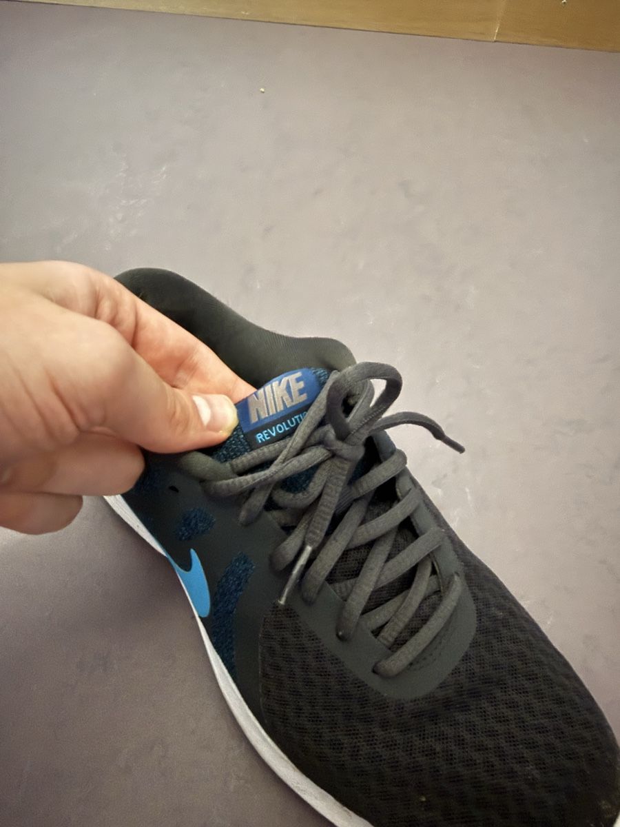 Nike Chaussures hommes: Nike Revolution 4 EU unisex Sneakers – Neuf (Voir description) à Biel/Bienne par Husseinsheikho 2