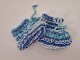 Babyfinken gestrickt blau weiss neuwertiger Zustand